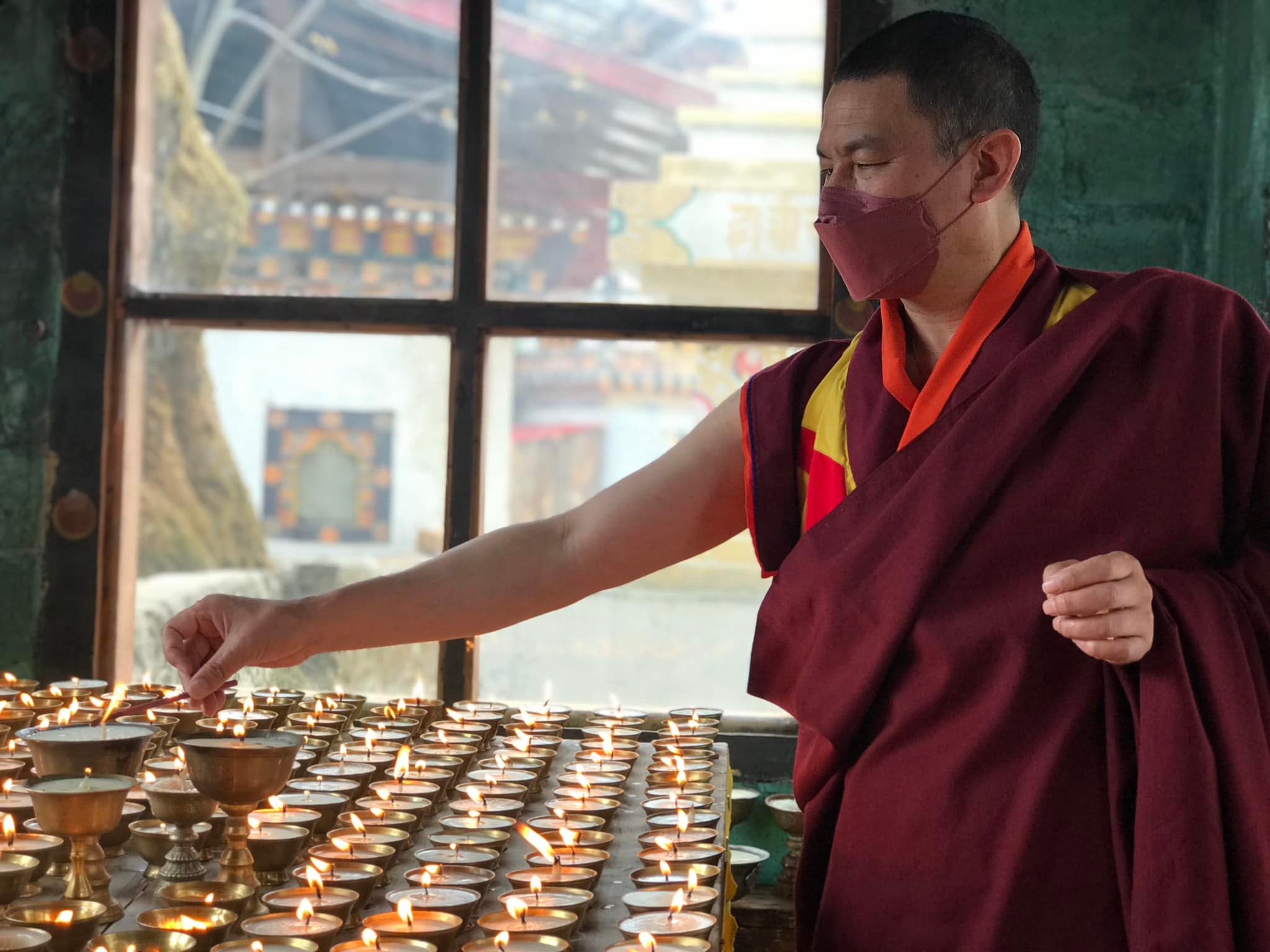 Busa Trulku Rinpoche, Khenpo, Lopens and monks  under Dorje Lingpa Foundation has offered thousands of butter lamps, prayers and recitation on BarSam Doesum dedicating for the people in Ukraine